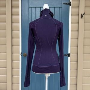 Lululemon Bhakti Yoga Jacket
Black Grape Women’s Size 6